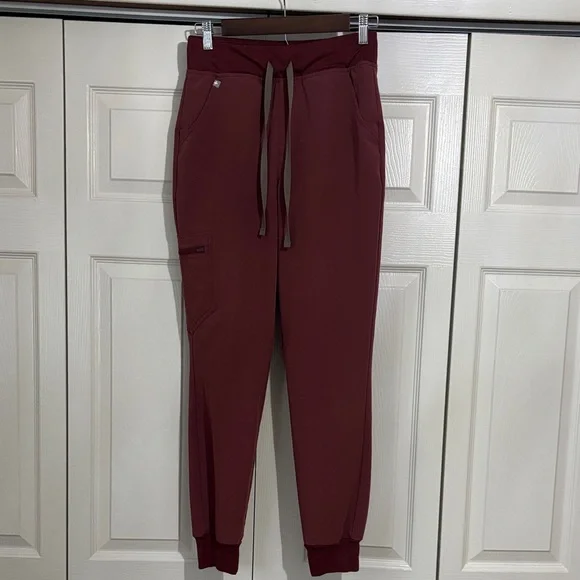 Figs Women’s Scrub Set in Light Wine Color - Picture 6 of 16